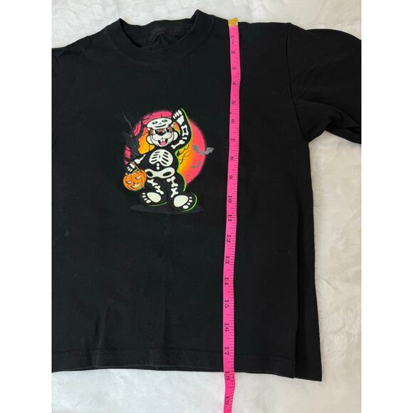 BUC-EES Halloween Skeleton Glow N Dark Black T-Shirt Front / Back Graphic Kid XS - Picture 10 of 10
